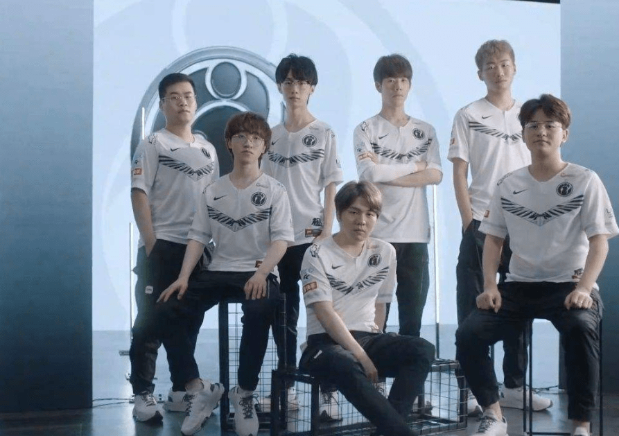 与少年球员 与少年球员